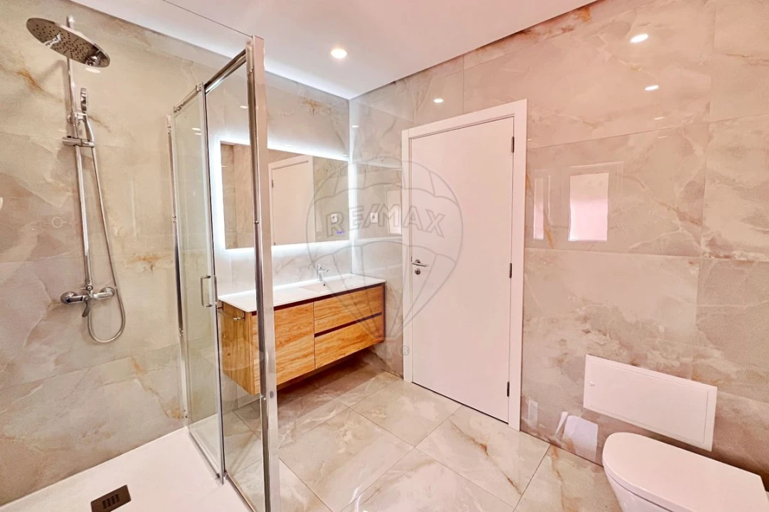 Moradia T4 para Venda em Turquel Foto 6