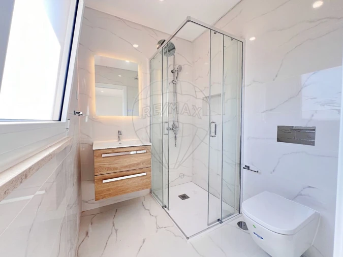 Moradia T4 para Venda em Turquel Foto 19