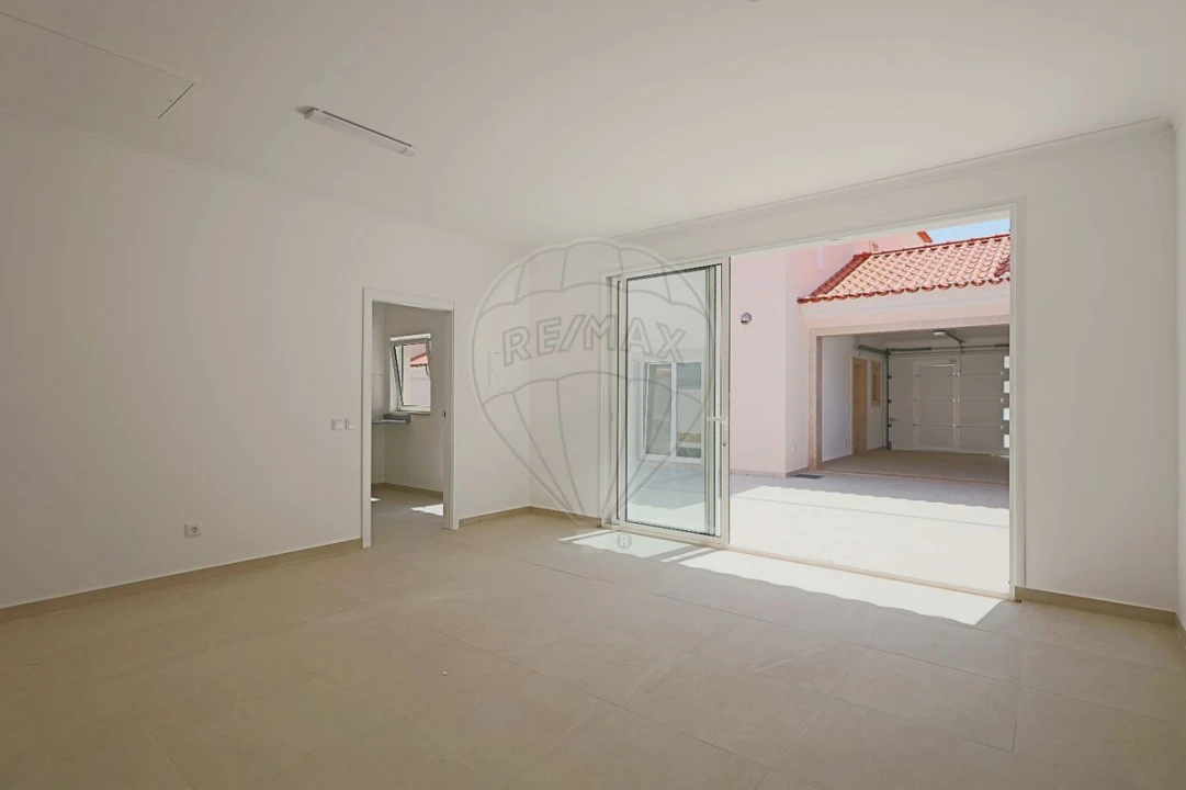 Moradia T4 para Venda em Turquel Foto 32