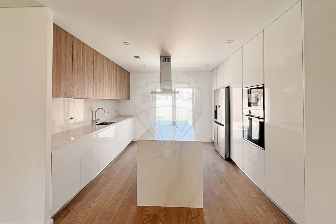 Moradia T4 para Venda em Turquel Foto 9