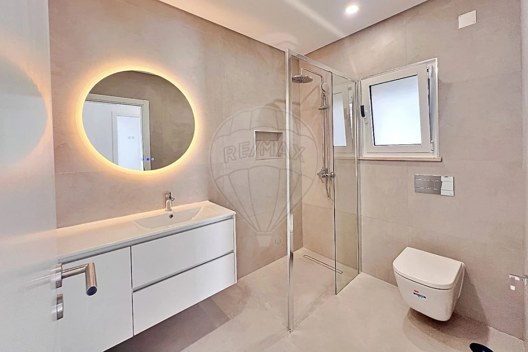 Moradia T4 para Venda em Turquel Foto 15