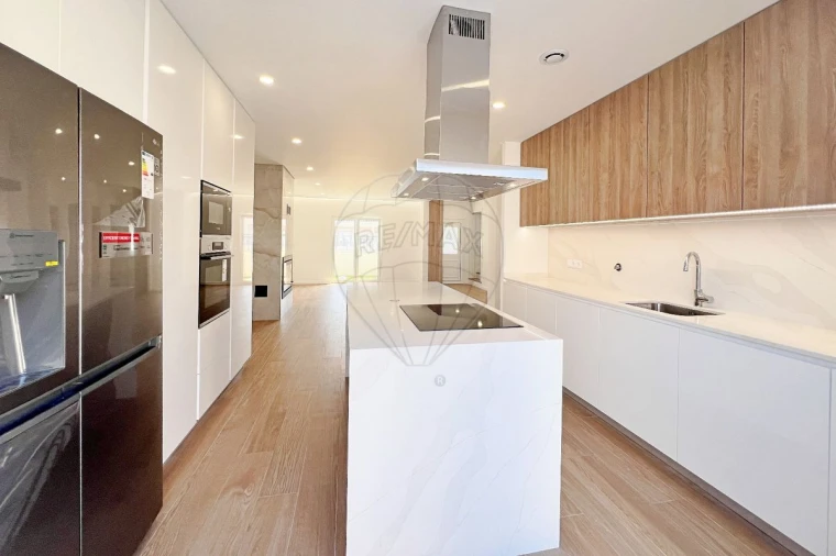 Moradia T4 para Venda em Turquel Foto 10