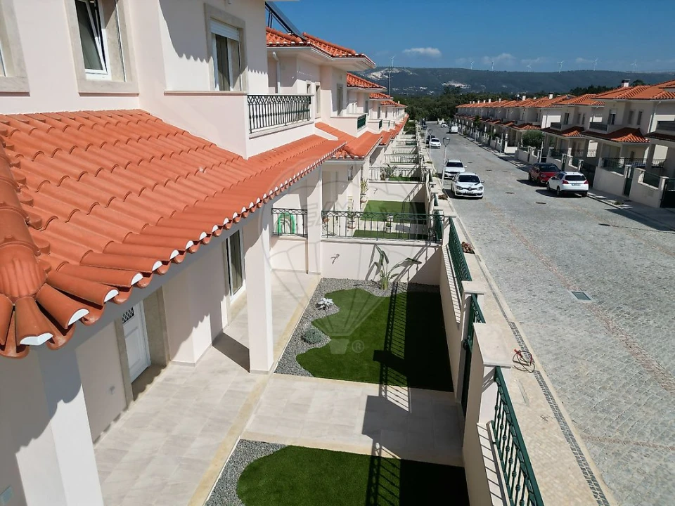 Moradia T4 para Venda em Turquel Foto 5