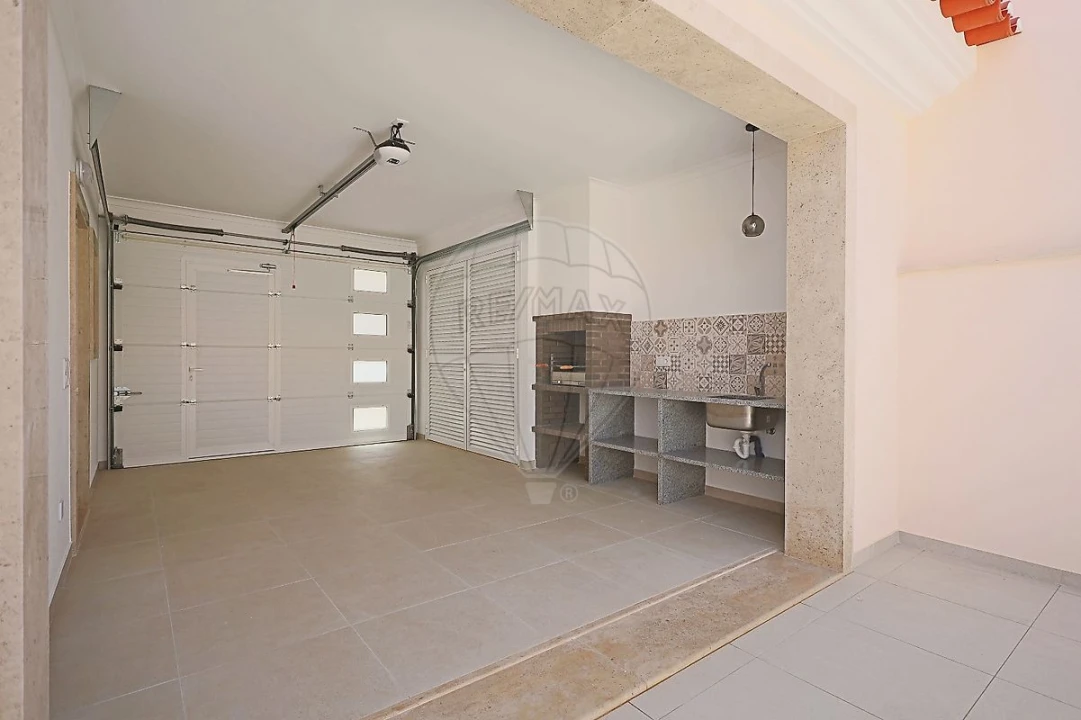 Moradia T4 para Venda em Turquel Foto 31