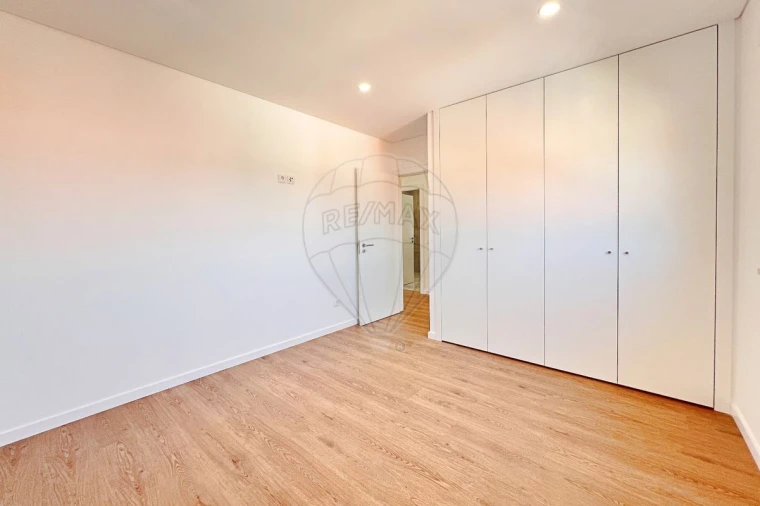 Moradia T4 para Venda em Turquel Foto 24