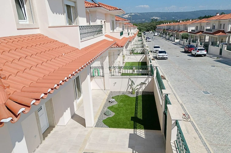 Moradia T4 para Venda em Turquel Foto 36