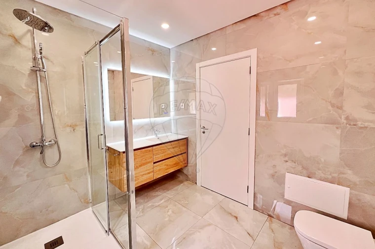 Moradia T4 para Venda em Turquel Foto 22