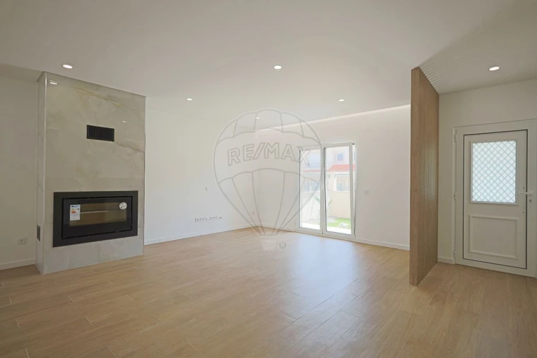 Moradia T4 para Venda em Turquel Foto 8