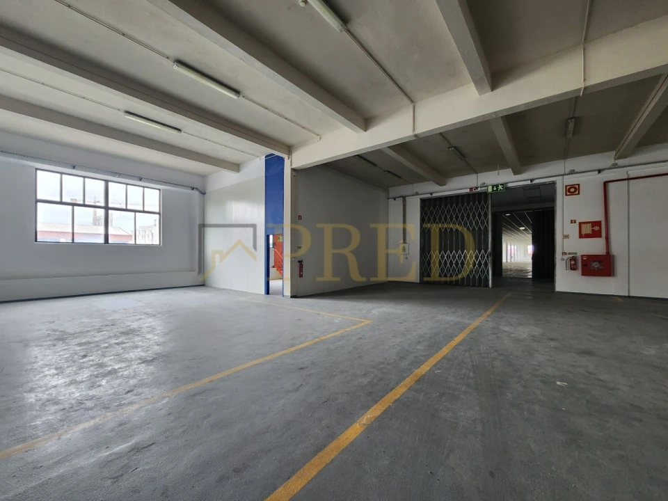 Armazém para Arrendamento em Paranhos Foto 4