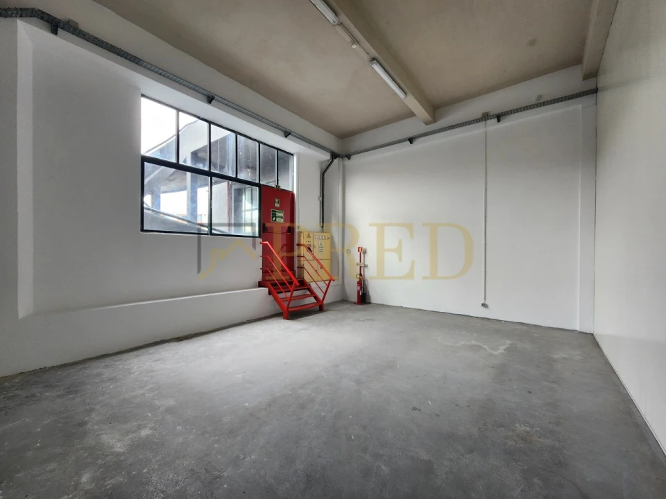 Armazém para Arrendamento em Paranhos Foto 5