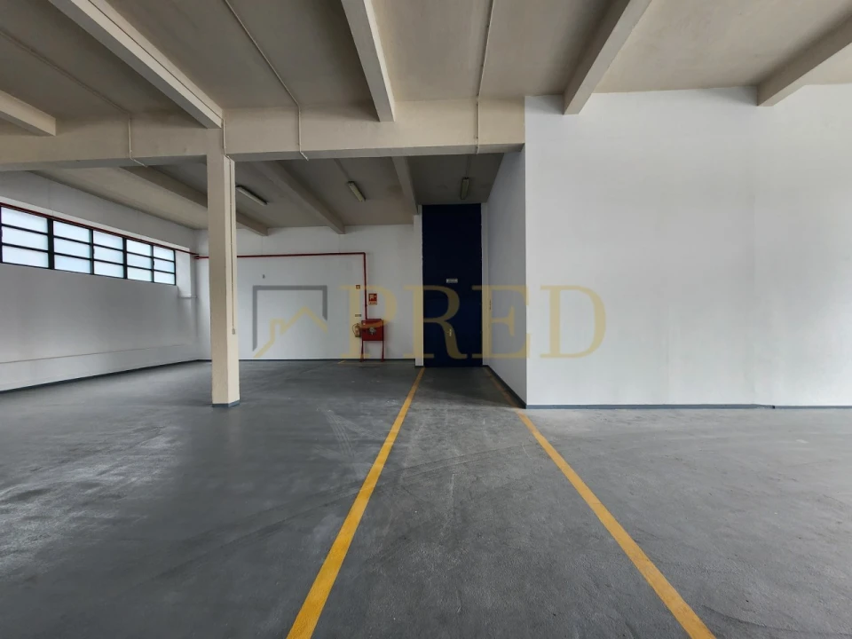 Armazém para Arrendamento em Paranhos Foto 6