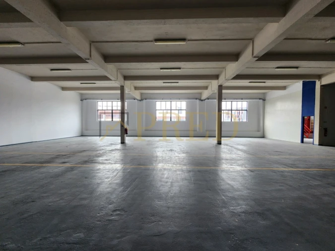 Armazém para Arrendamento em Paranhos Foto 2