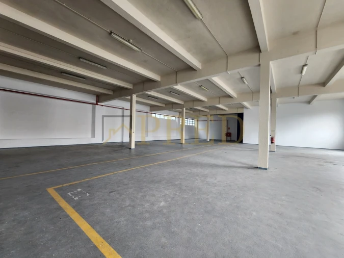 Armazém para Arrendamento em Paranhos Foto 3