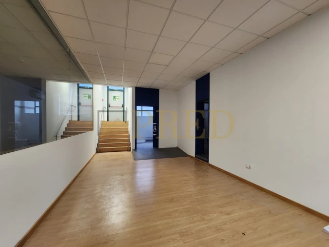 Armazém para Arrendamento em Paranhos Foto 11