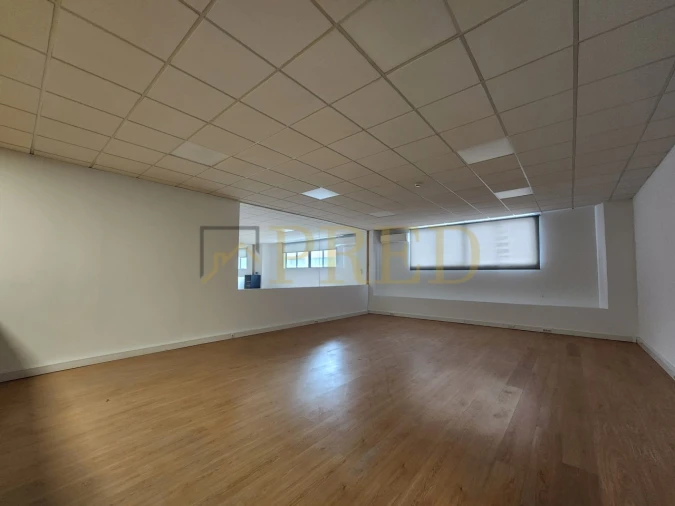 Armazém para Arrendamento em Paranhos Foto 19