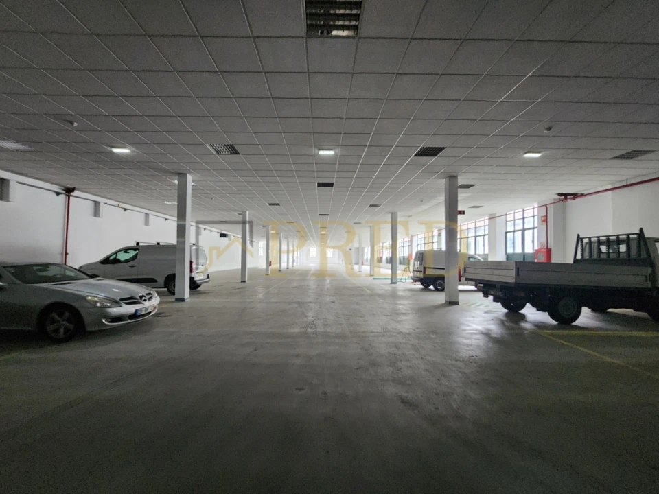 Armazém para Arrendamento em Paranhos Foto 4