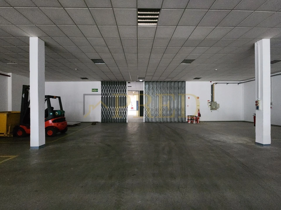 Armazém para Arrendamento em Paranhos Foto 5