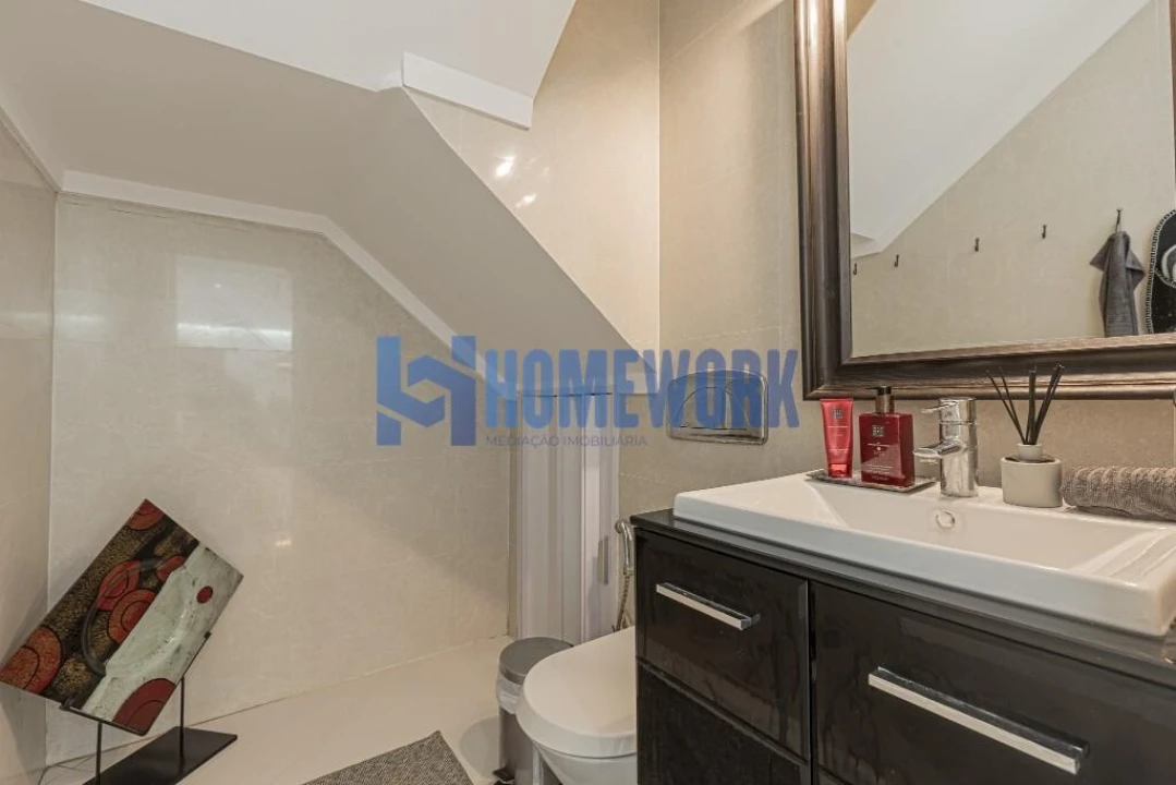 Moradia T4 para Venda em Santo Antonio da Charneca Foto 36