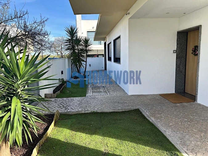 Moradia T4 para Venda em Santo Antonio da Charneca Foto 18