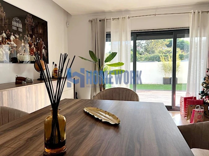 Moradia T4 para Venda em Santo Antonio da Charneca Foto 3