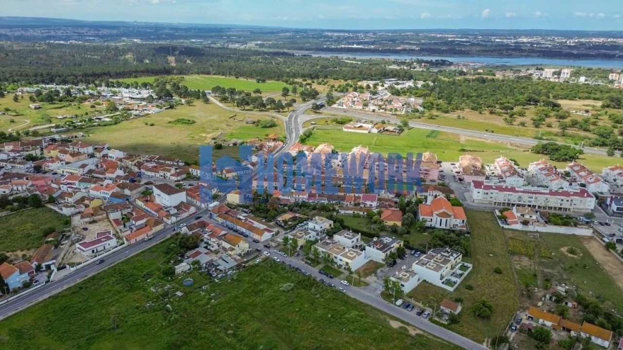 Moradia T4 para Venda em Santo Antonio da Charneca Foto 26