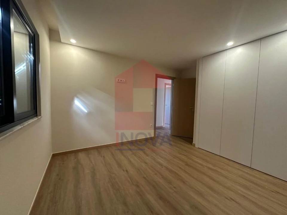 Moradia T5 para Venda em Esqueiros, Nevogilde e Travassós Foto 13