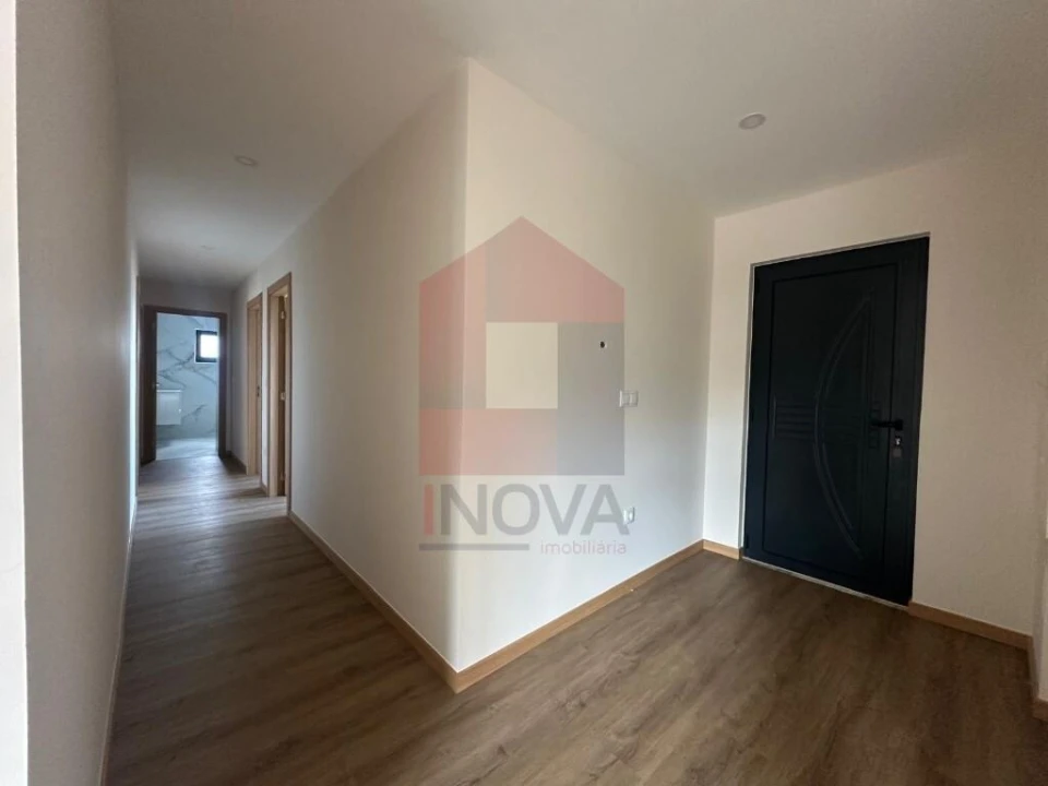 Moradia T5 para Venda em Esqueiros, Nevogilde e Travassós Foto 4