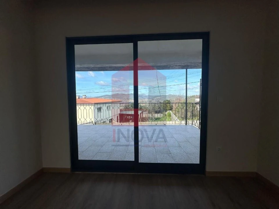 Moradia T5 para Venda em Esqueiros, Nevogilde e Travassós Foto 14