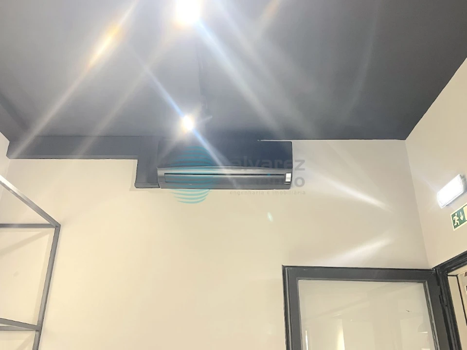 Escritório para Arrendamento em Santa Maria, São Pedro e Matacães Foto 9