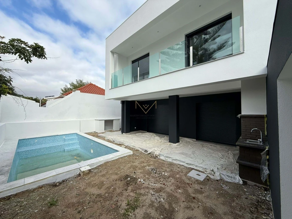 Apartamento para Venda em Charneca de Caparica e Sobreda Foto 1