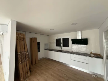 Apartamento para Venda em Charneca de Caparica e Sobreda