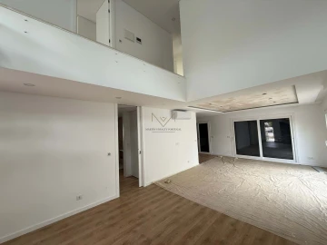 Apartamento para Venda em Charneca de Caparica e Sobreda