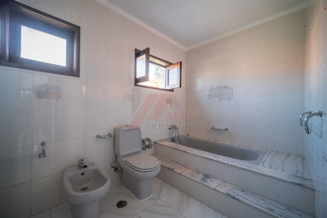 Moradia T5 para Venda em Arões (São Romão) Foto 11