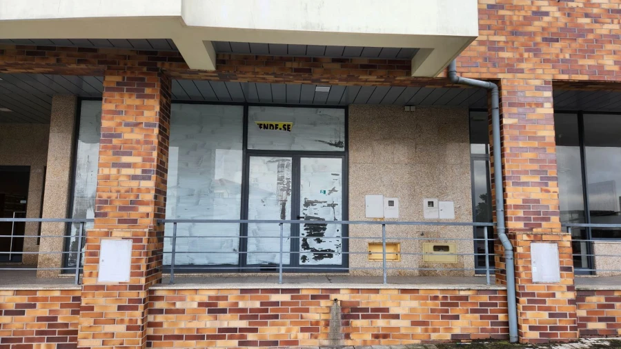 Loja para Arrendamento em Coronado (São Romão e São Mamede) Foto 1