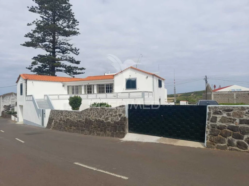 Moradia T3 para Venda em Santa Cruz da Graciosa Foto 1
