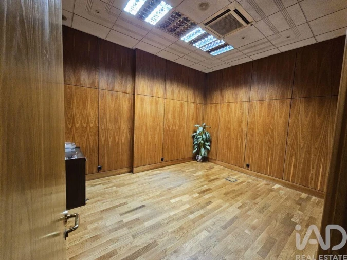 Loja para Arrendamento em Laranjeiro e Feijó Foto 4