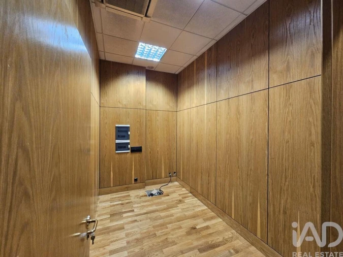 Loja para Arrendamento em Laranjeiro e Feijó Foto 10