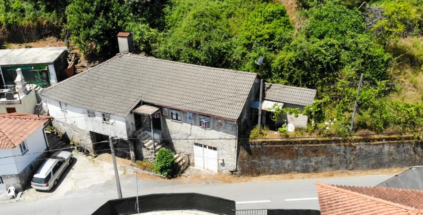 Moradia T4 para Venda em Mosteiro Foto 2