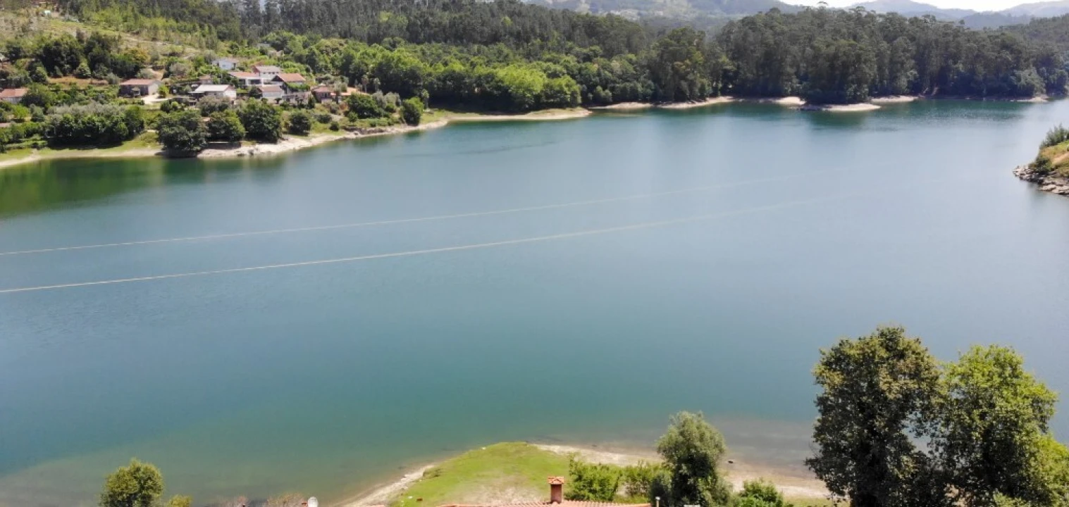 Moradia T4 para Venda em Mosteiro Foto 4