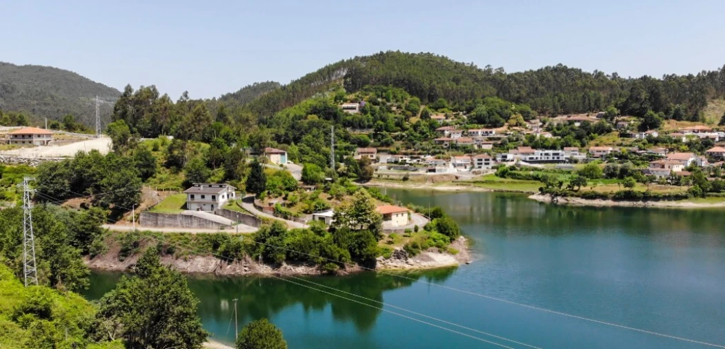 Moradia T4 para Venda em Mosteiro Foto 3