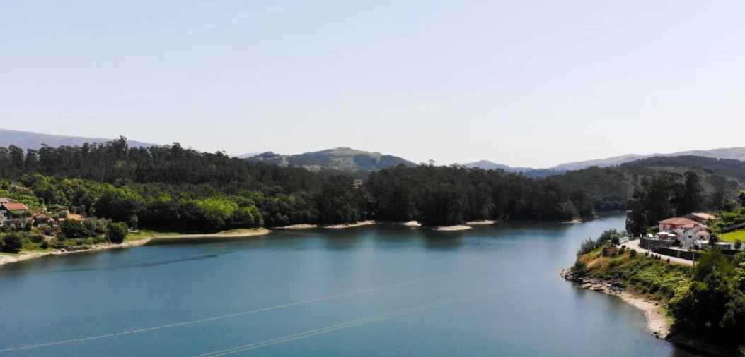 Moradia T4 para Venda em Mosteiro Foto 5