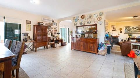 Moradia T4 para Venda em Quarteira