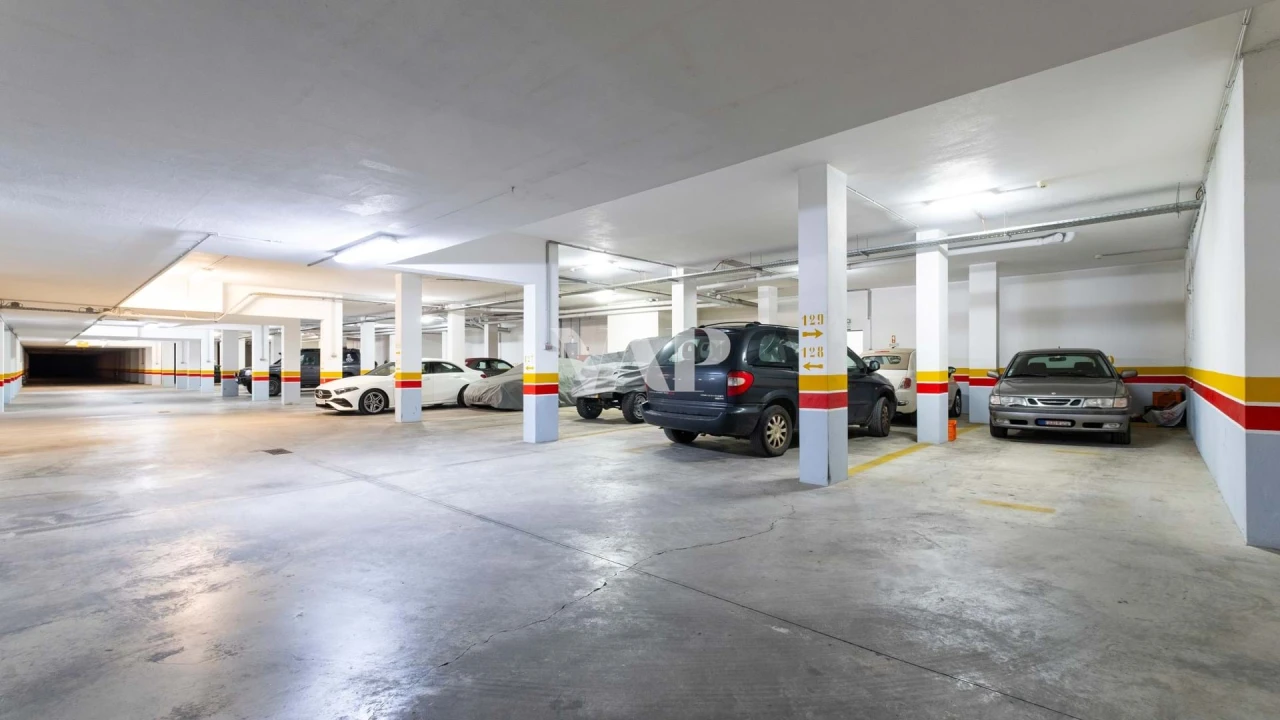 Moradia T4 para Venda em Quarteira Foto 33