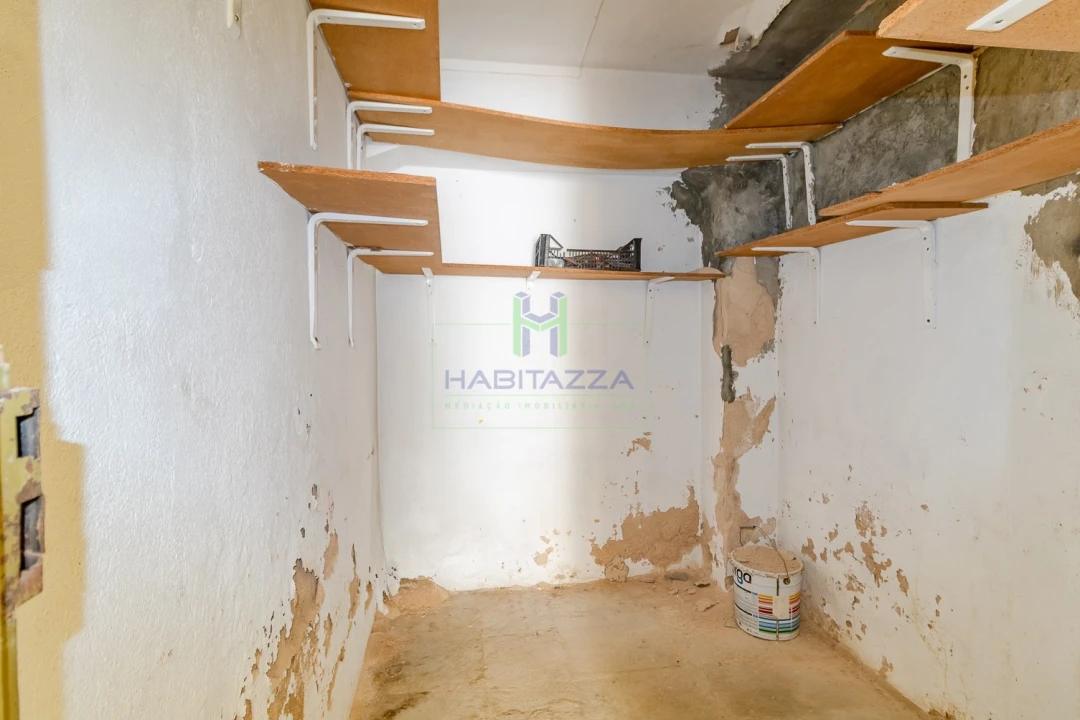 Prédio para Venda em Lagos (São Sebastião e Santa Maria) Foto 12