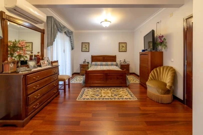 Moradia T5 para Venda em Marvila, Ribeira Santarém, São Salvador, São Nicolau