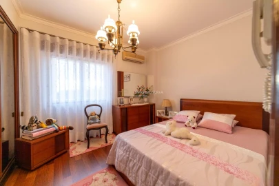 Moradia T5 para Venda em Marvila, Ribeira Santarém, São Salvador, São Nicolau