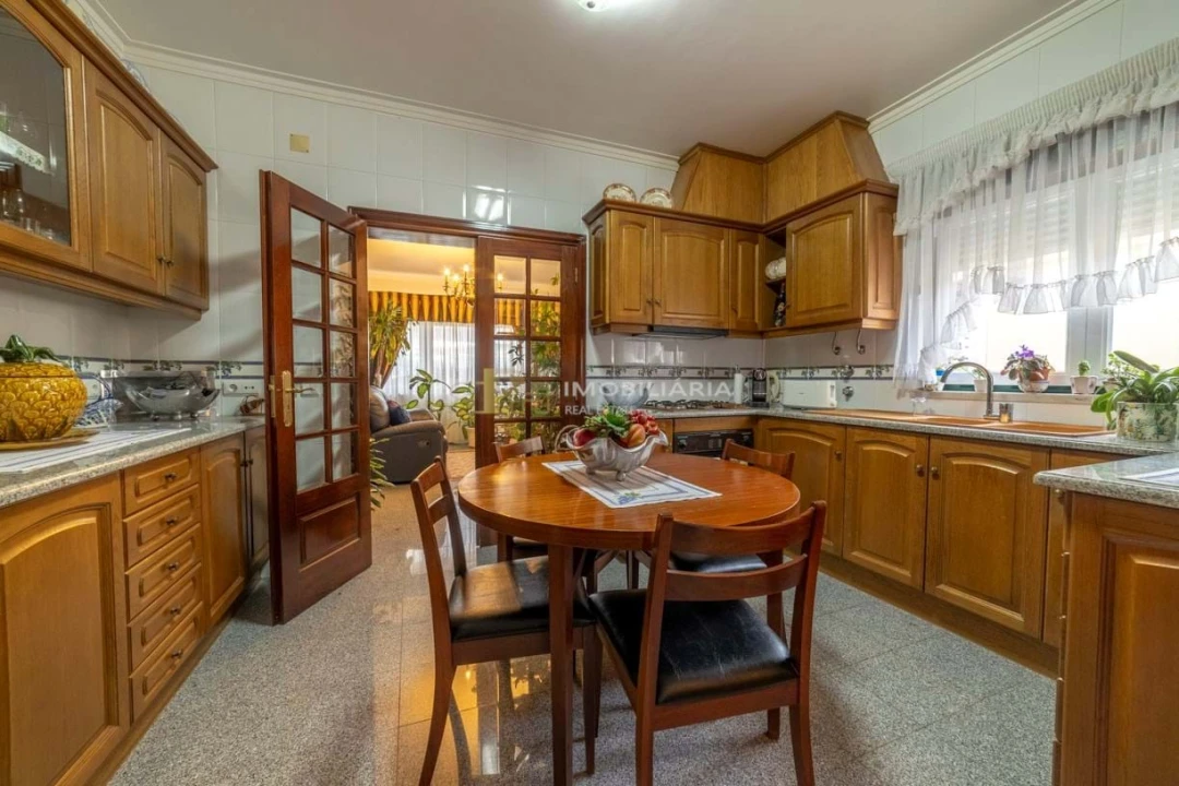 Moradia T5 para Venda em Marvila, Ribeira Santarém, São Salvador, São Nicolau Foto 1
