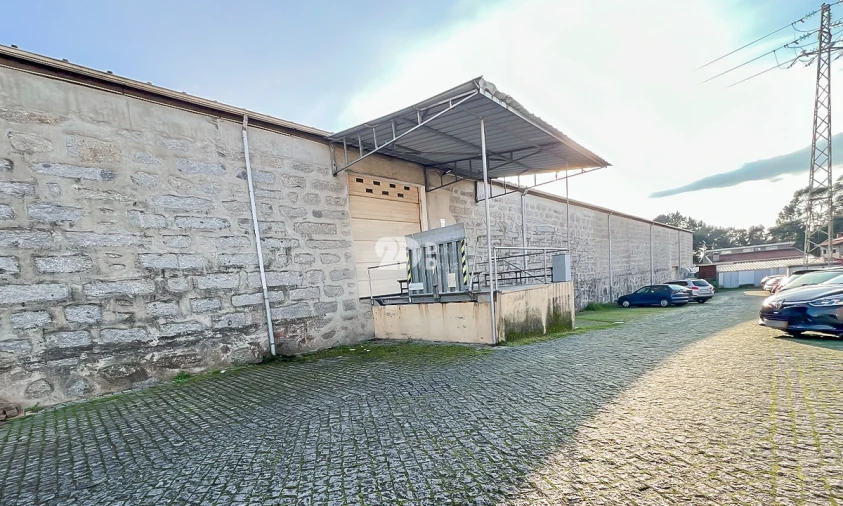 Armazém para Venda em Areias, Sequeirô, Lama e Palmeira Foto 3