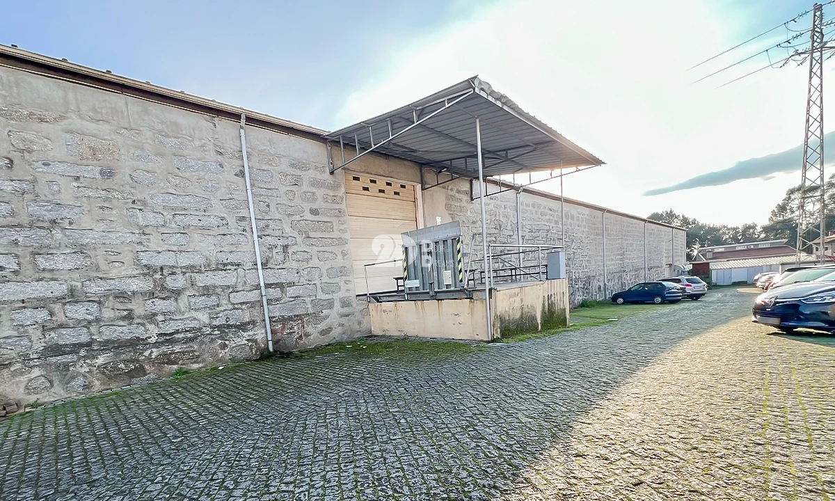 Armazém para Venda em Areias, Sequeirô, Lama e Palmeira Foto 3