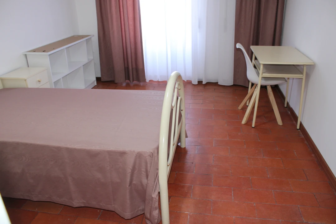 Quarto para Arrendamento em Santo Antonio dos Olivais Foto 2